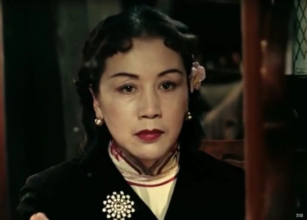 《舞台姐妹》中饰演商水花