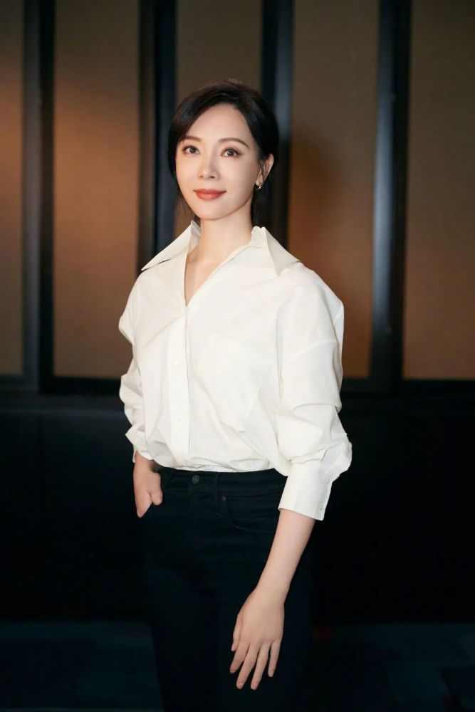 陈数近照,家世背景逆天,嫁二婚富豪钢琴家,为继子9年不生育