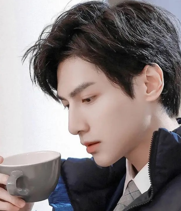 同为男星侧颜:躲过了罗云熙,逃过了易烊千玺,却被蔡徐坤迷倒!
