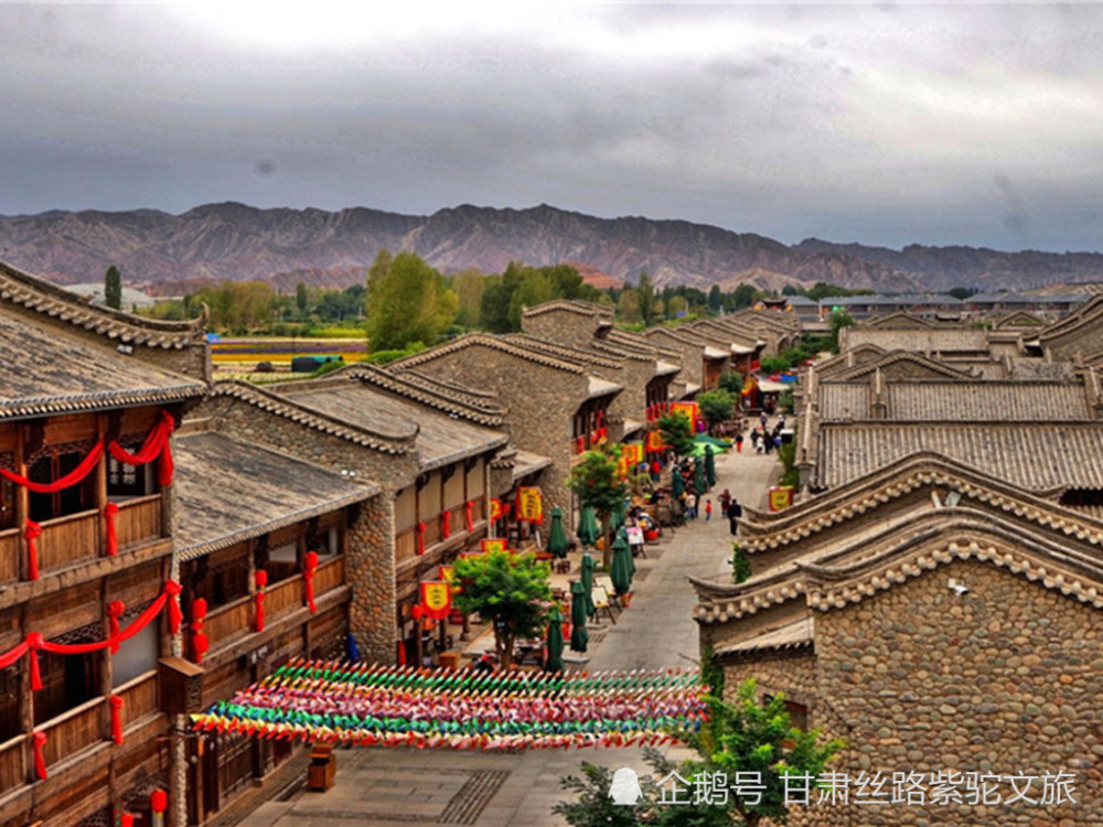 甘肃旅游张掖丹霞口旅游度假小镇