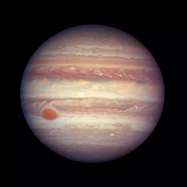 组图:哈勃望远镜利用木星冲日"抓拍"木星写真