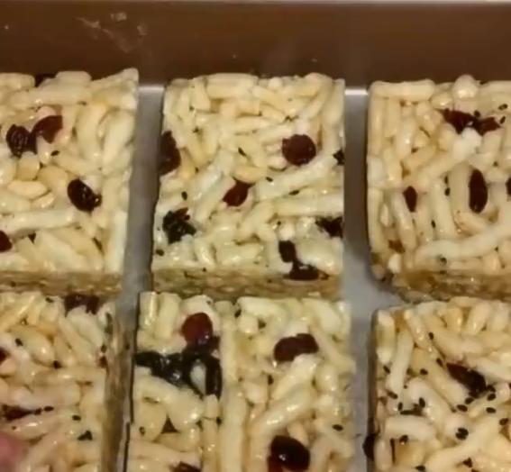 自制沙琪玛:咬一口的酥软香甜,齿颊留味,是孩子的最爱,超简单