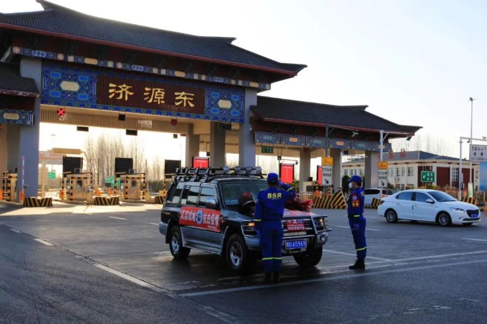 在济源东站队友们简单为他们举行了欢迎仪式之后,两位勇士到政府指定