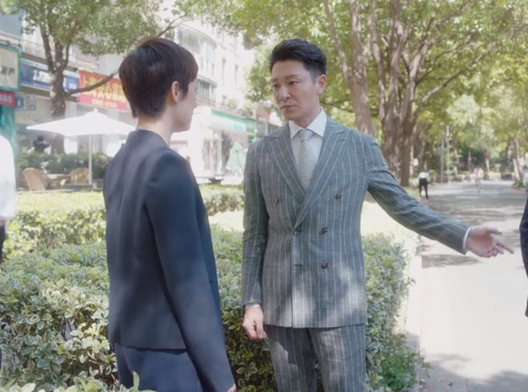 《安家》翟云霄为何总在嚼口香糖