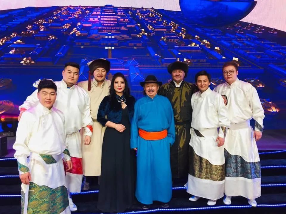 蒙古著名歌手敖特根吉日嘎拉访谈岁月中的成长路程
