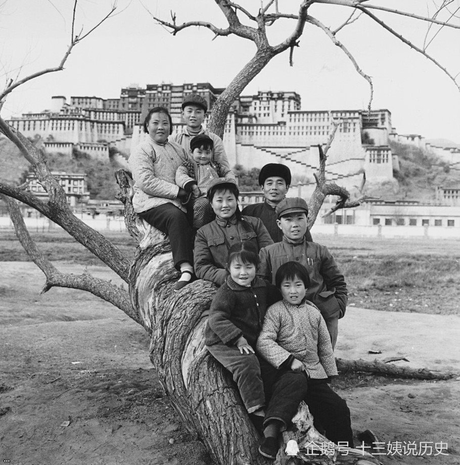 60年代中国老照片火红的时代人们激情四射年轻人比想象中开放