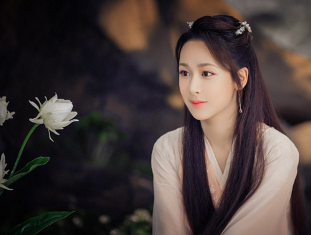 扮演"天下第一美女"的女星,杨紫关晓彤被吐槽,唯独她