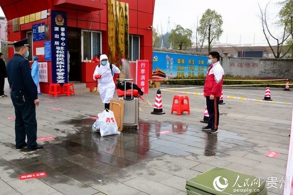 贵州松桃15141名初高三毕业生返校复学