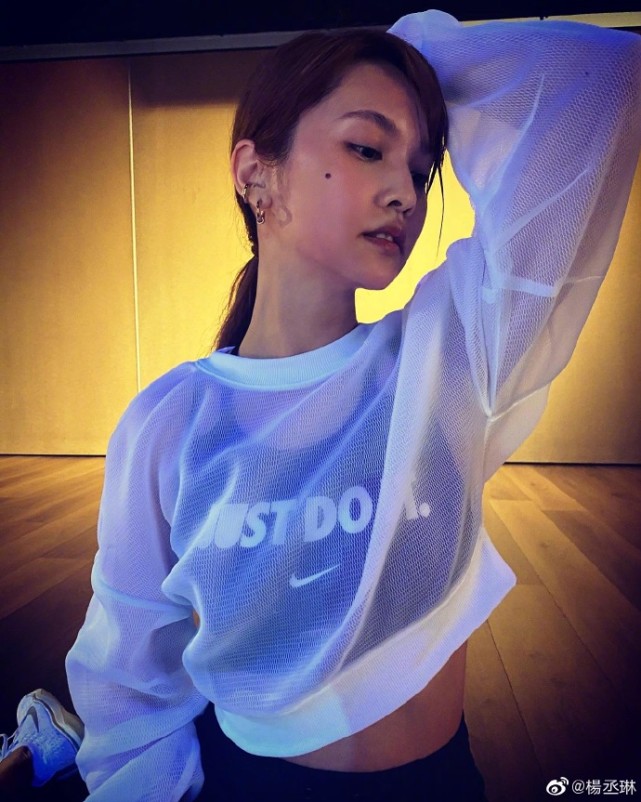 杨丞琳晒健身照,大汗淋漓秀美照,素颜状态太好了