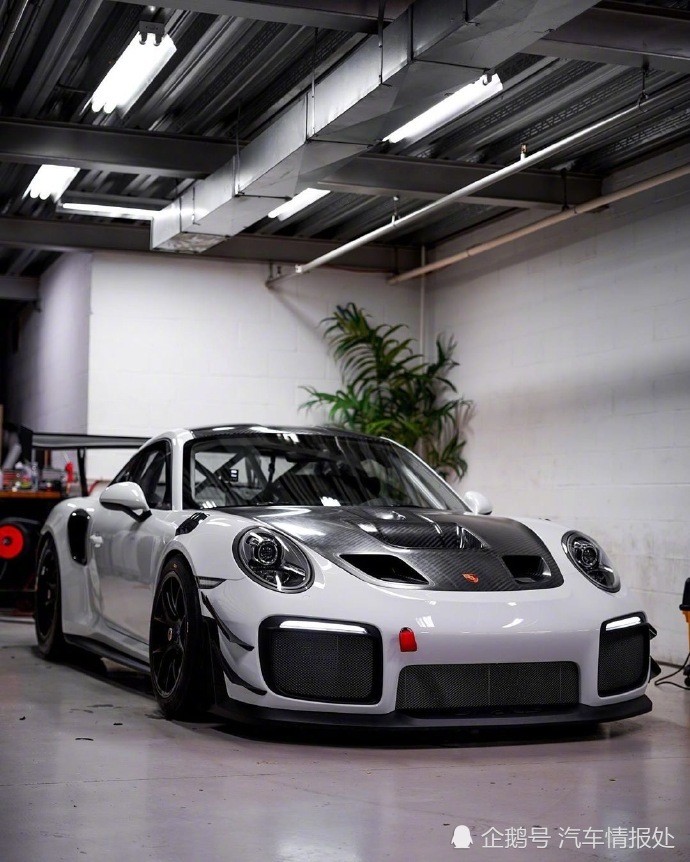 战斗范十足 改装保时捷911 gt2rs