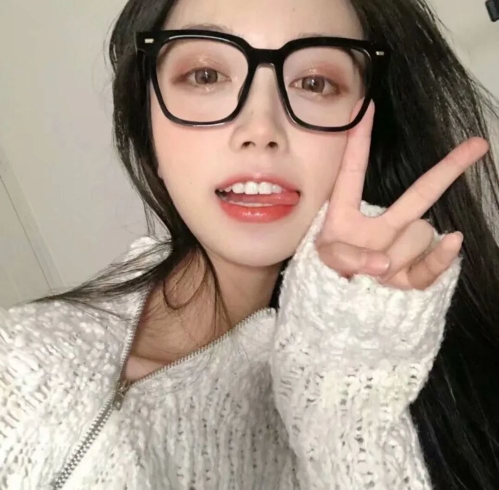 【头像】30张超可爱的剪刀手女生头像