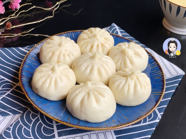 番茄鸡蛋别再炒着吃,做成包子鲜掉眉毛!吃上一口满嘴香
