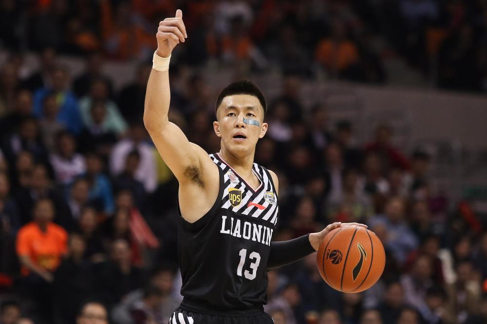cba球星故事之郭艾伦:争议与光荣并行 大侄子别样的篮球之路!