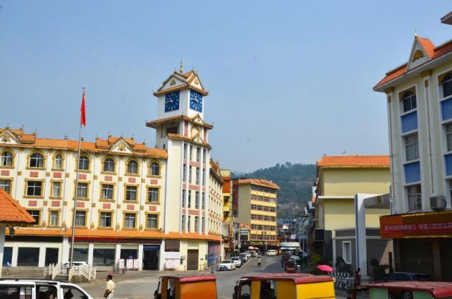 云南与缅甸交界处,有个边境小镇,面积极小被称"袖珍