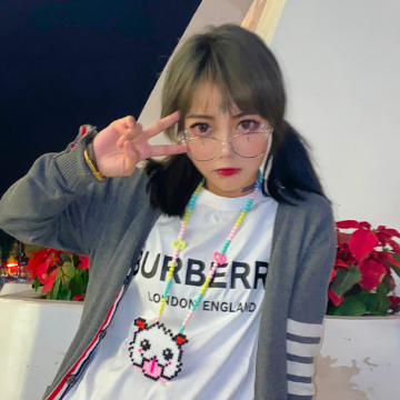 顾茜茜刚跟施明豆分手,便晒出"婚纱照"炫耀,真拿感情当儿戏