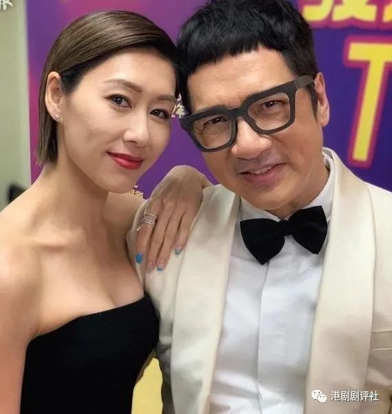 跟豹哥相当老友的视后胡定欣,也有在社交网上传合照贺寿,定欣发文说:"