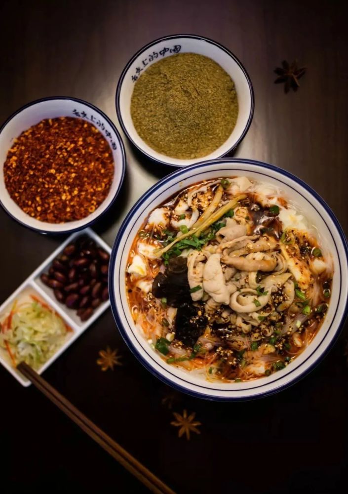 桂富祥葫芦头泡馍是在咸丰年间的满族御火锅的基础上,加之满汉相融