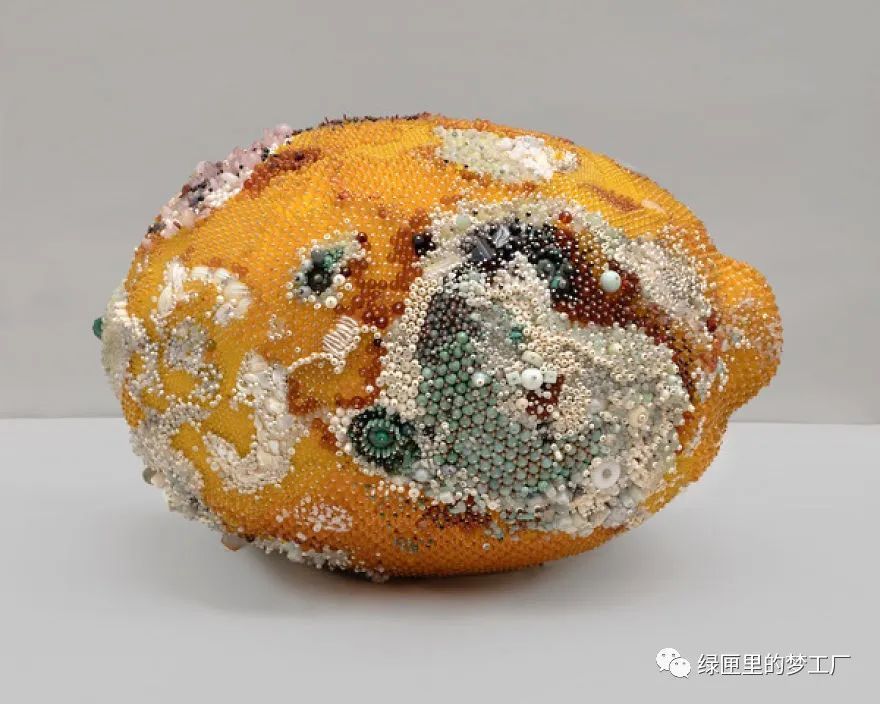 纽约艺术家用宝石制成的发霉的水果