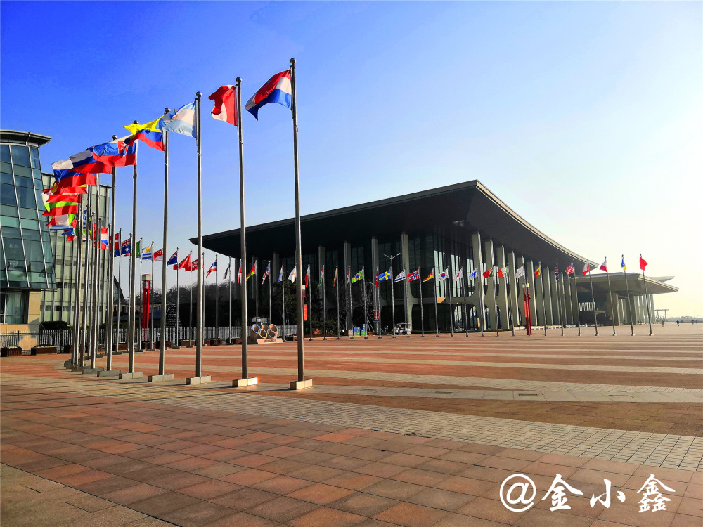 旗阵广场青岛国际会议中心灯塔情人坝旗阵远处的五四广场—五月的风