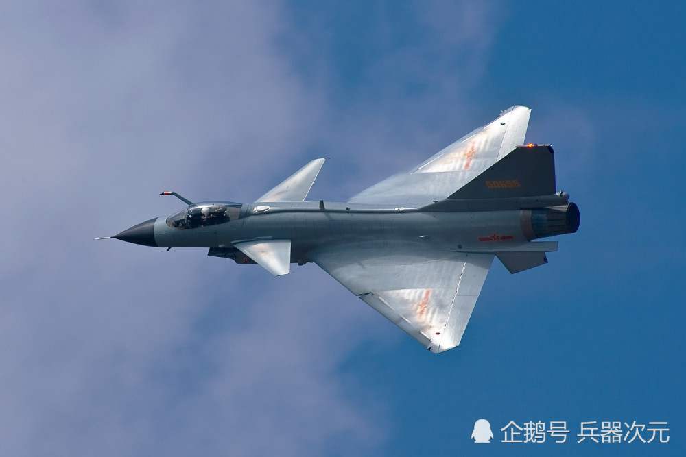 完全体光辉战机首飞,性能基本与歼10a持平,印度终于扬眉吐气了