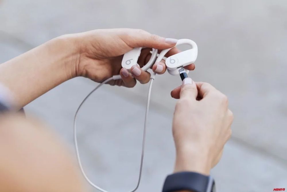 powerbeats3充电,powerbeatspro二代 新款powerbeats高性能运动耳机,没有降噪也能保持音质的高性价比耳机?