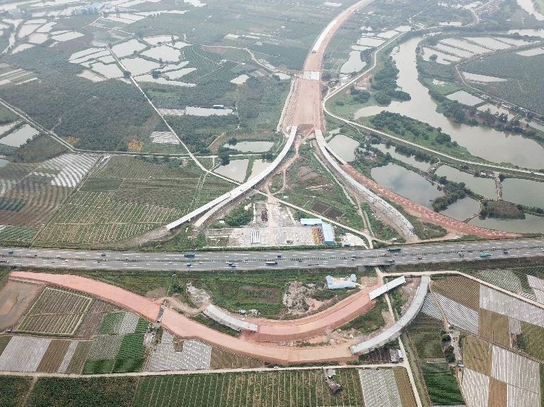 1km,依次跨越 新新公路,广惠高速公路,荔新公路,广深铁路,广园快速路