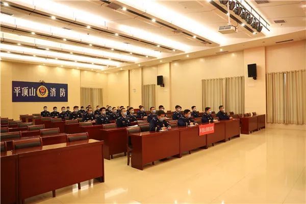 会上,政治部刘振国副主任宣读了《全市消防救援队伍条令纲要学习宣贯