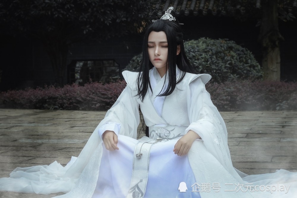 《二哈和他的白猫师尊》楚晚宁cos,眼神特别的有穿透力