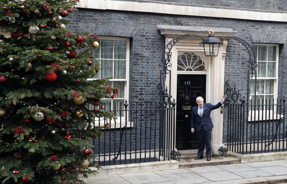 英国首相约翰逊在唐宁街10号首相府外