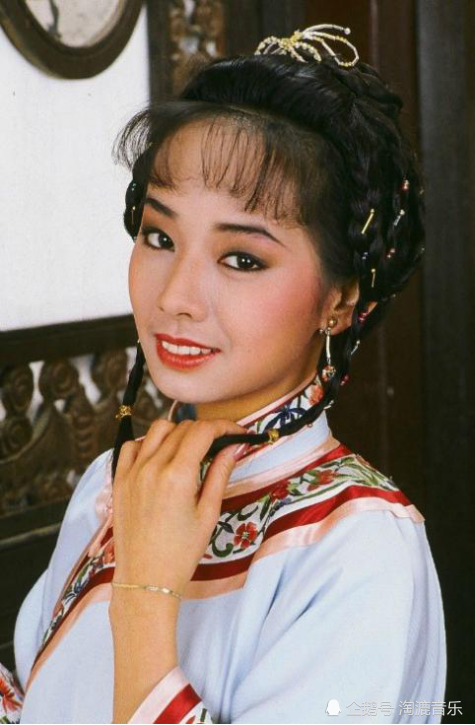 毛舜筠在《鹿鼎记》中饰演小郡主沐剑屏,青春可爱,难怪"哥哥"张国荣也