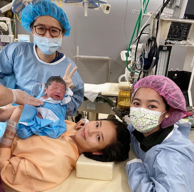36岁刘香慈二胎产子,晒宝宝正面照报喜,坦言追生三胎