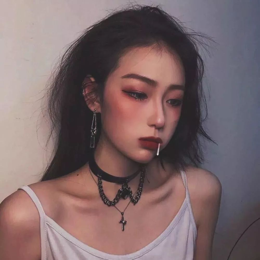 "拽到爆炸"的女生头像:你听过最大的谎言就是,我不会伤害你