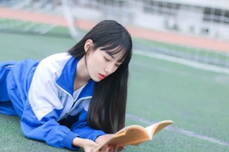 学生党嫌校服"太丑"不想穿?00后掌握这"3办法",分分钟