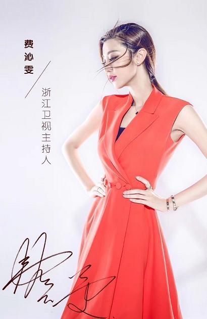 "王牌女郎"费费火了,得知她的真实身份,网友:难怪镜头