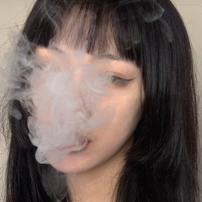 "丧到崩溃"的女生头像:原来不回我消息的人还可以动态