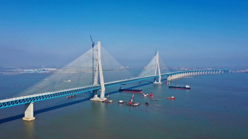 沪苏通长江大桥7月1日开通为世界最大跨度公铁两用斜拉桥