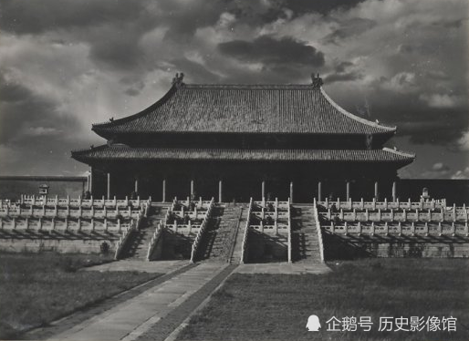 没有了往日辉煌的故宫真正成为了人们的文化遗产.