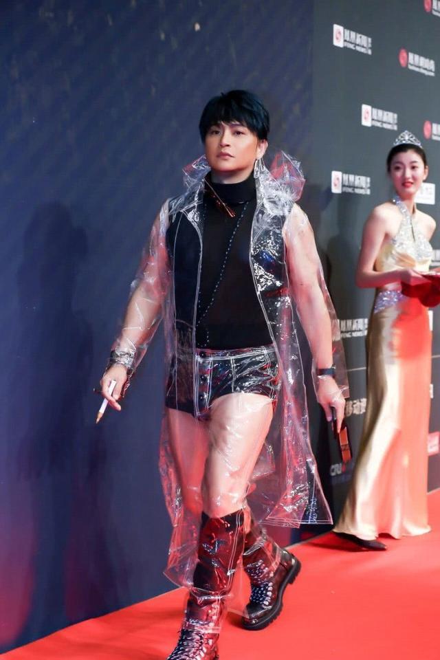 窦靖童和周迅在一起 有一种 美 叫窦靖童 外人看见笑话 唯有她自己却很欣赏 多保鱼行知网
