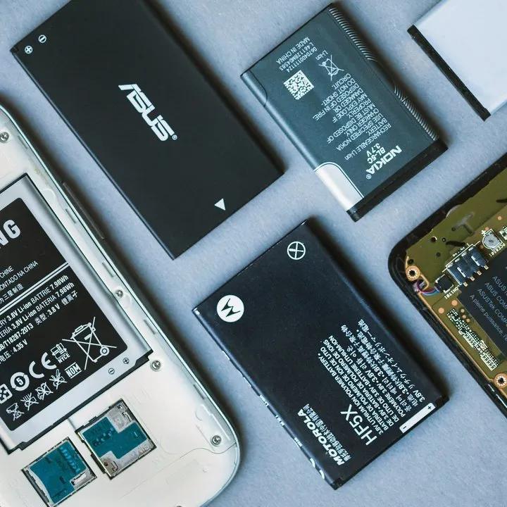 拟新规手机电池可拆卸,上古老物万能充能否复活?