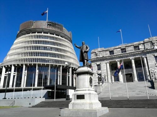 22日,新西兰首都惠灵顿国会大厦广场空无一人.图源:新华社