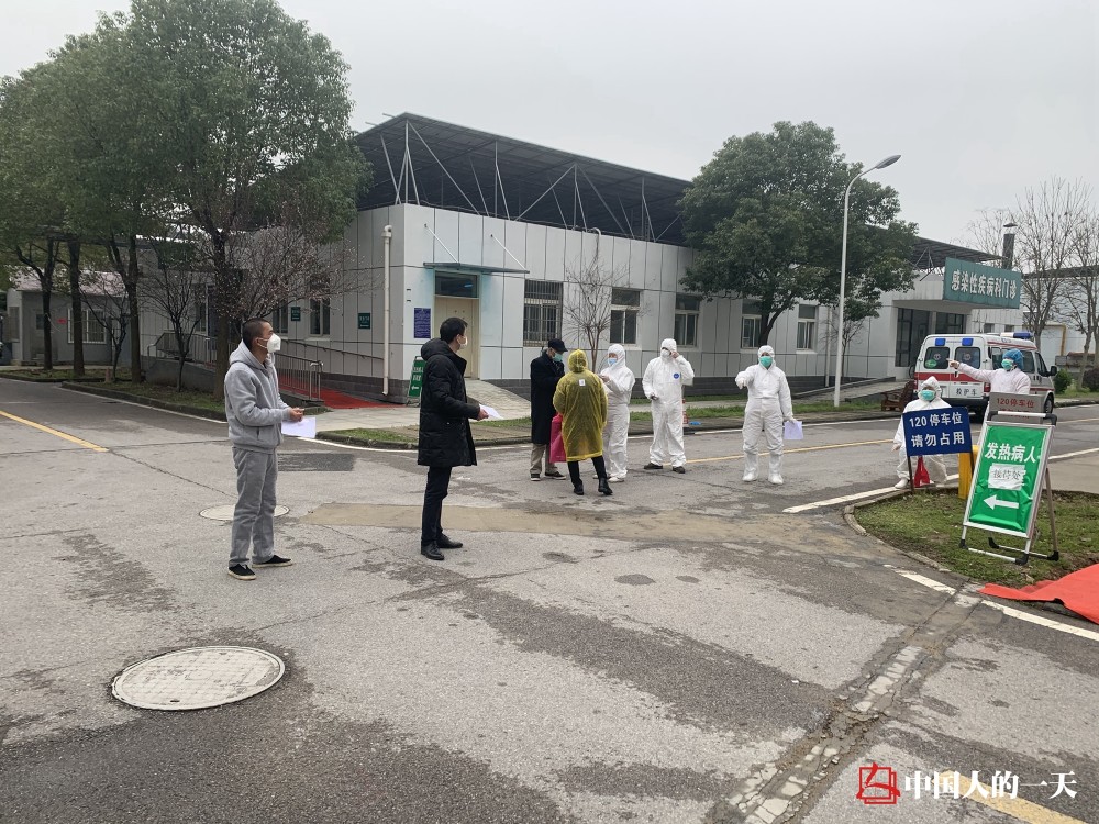 武汉人口滞留_武汉地铁出人口图片(2)