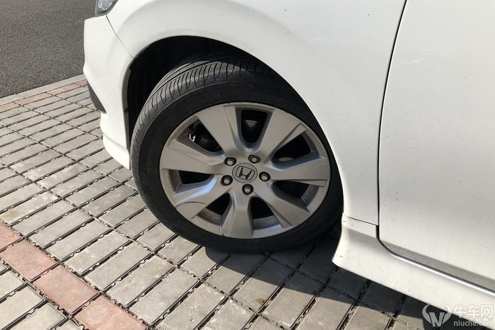 注意这些停车细节 爱车能减少不小损伤！