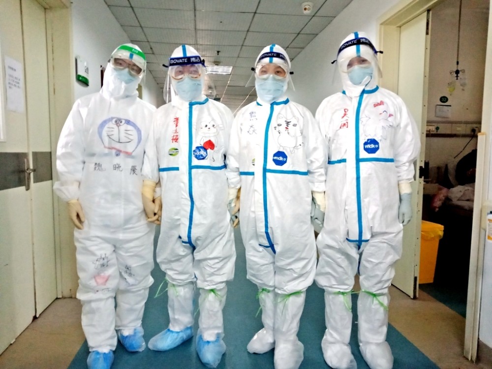 这位医生厉害了湖北凯旋赠手绘战袍网友直呼绵阳老铁有情更有才