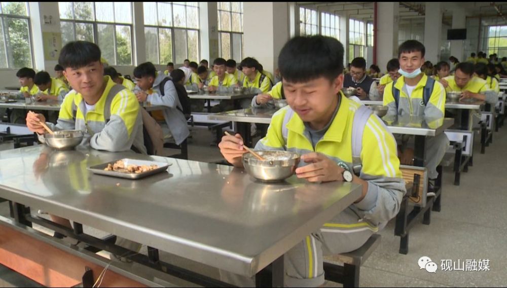 今天 砚山县一中1084名高三学生正式复学