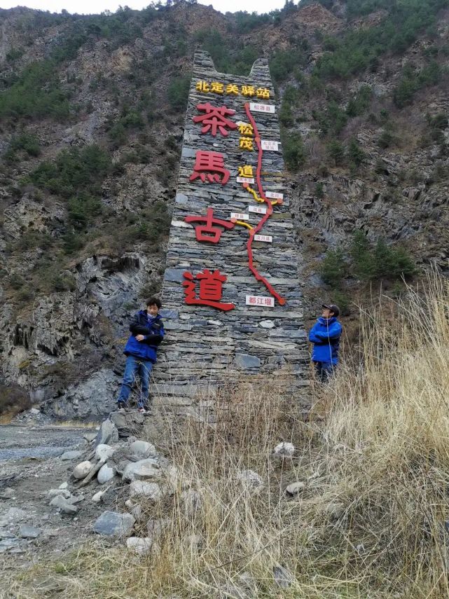 骑行松潘县,爬上松州古城西门看风景!