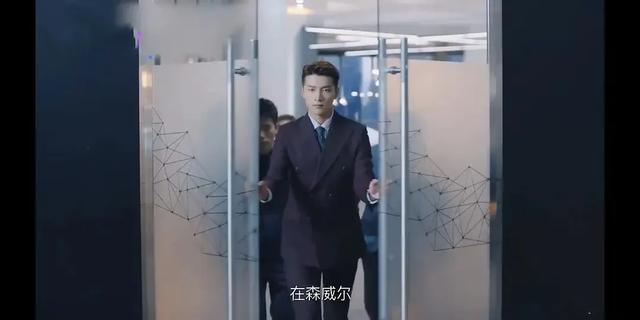 对待救命恩人不说毕恭毕敬,该有的感谢都没有,眼神动作都很是傲慢