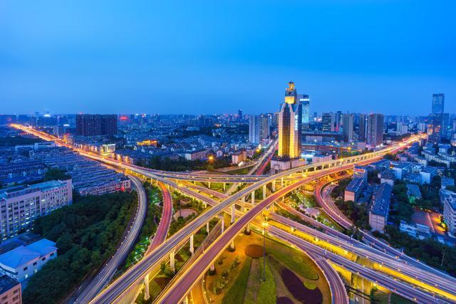 一个城市GDP高跟房地产_中国城市gdp排名2020(3)