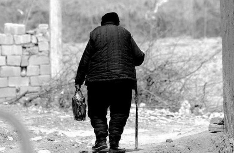晚年孤独,无人陪伴