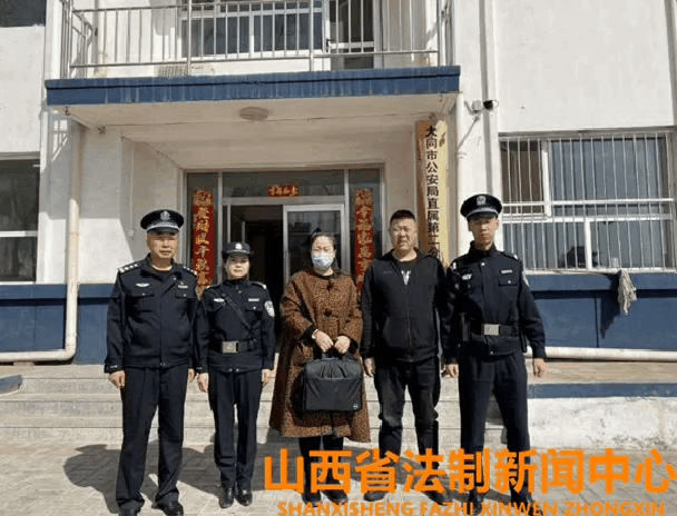 大同:一失主为何抱住辅警放声痛哭?