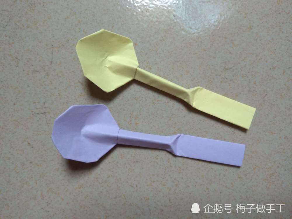 儿童手工折纸:吃饭用的勺子怎么折?折法简单,与纸碗配